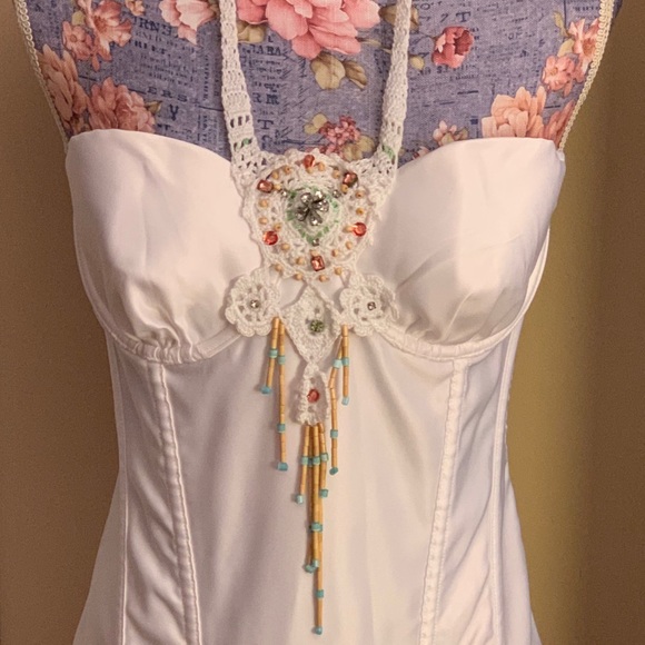 NWOT White satin crochet halter corset - Picture 5 of 7